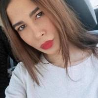 آتنا حاجی زاده پروفایل